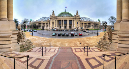180 degree panoramic view of the Grand Palais in Paris, seen from the Petit Palais - obrazy, fototapety, plakaty