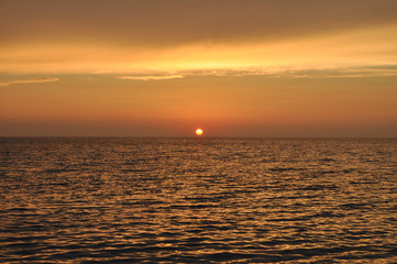 Obraz premium sunset by the sea in sardinia