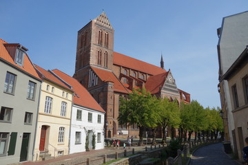 Fototapeta na wymiar Straßenansicht in Wismar