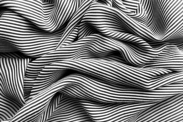 Elegante schwarze und weiße Seide mit Streifen, Texturhintergrund © Allusioni