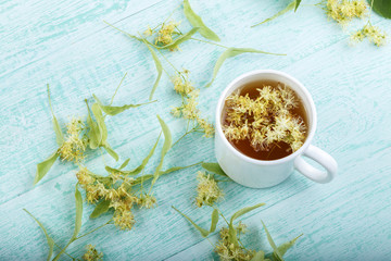 lime tea with flowers