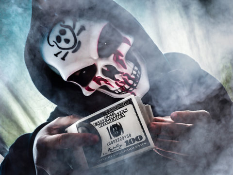 Screaming Show money pressing through as horror smoke .