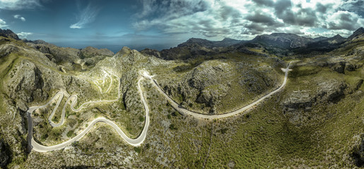 Luftaufnahme / Panorama von der Landschaft im Tramuntanagebirge auf Mallorca / Coll dels Reis / Sa Calobra