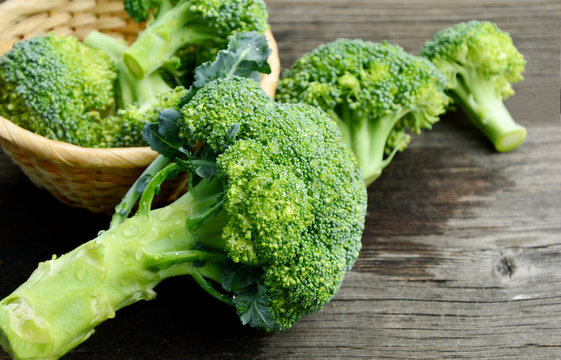 Powerful antioxidant of broccoli stands out as the most concentrated source of vitamin C.
Broccoli on wooden floor.