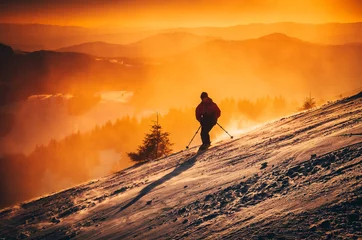 Gordijnen Skiër in de avond winter natuur © kovop58