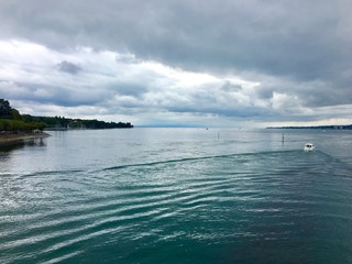 Rhein am Bodensee in Konstanz im sommer
