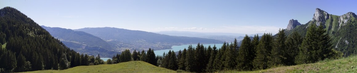 Fototapeta premium Lac d'Annecy depuis le Col de l'Aulp, Haute-Savoie, France