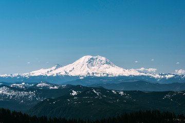 Fototapeta na wymiar Mt. Rainier from Bandera Mountain