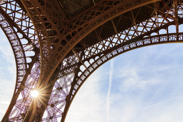 Fototapeta na wymiar Beautiful view of the Eiffel tower seen from beneath in Paris