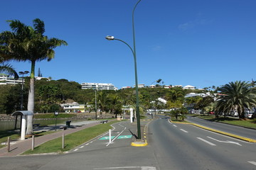 南の島の海沿いの道路