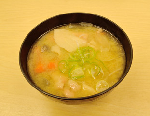  野菜のいっぱい入った豚汁