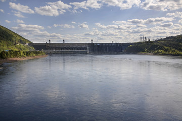 Fototapeta na wymiar Dam in Divnogorsk. Krasnoyarsk krai. Russia