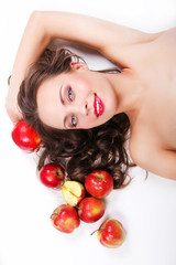 Obraz na płótnie Canvas Portrait of young beautiful woman with apples