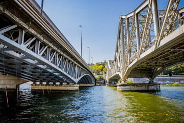 Le Pont ferrovière et le pont autoroutier de la Mulatière