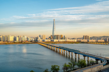 Fototapeta premium Cityscape of Seoul downtown business city skyline, Aerial view of Seoul city at Han river bridge with blue sky in Seoul city, South Korea
