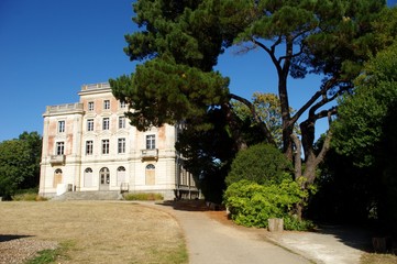 Fototapeta na wymiar La villa Rohannec'h et son parc à Saint-Brieuc
