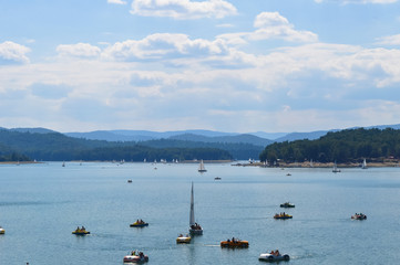 Fototapeta na wymiar Beautiful view of lake and boats / pedalos swimming