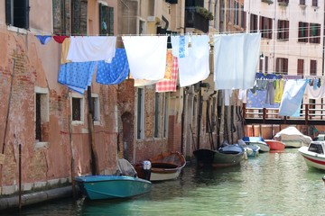 Fototapeta na wymiar Quiet canal in Venice, Italy