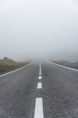 Fototapeta premium Straße ins Nichts