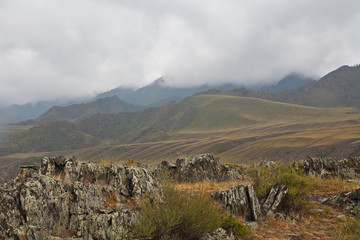 Fototapeta na wymiar Mountains in cloudy weather
