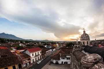 Sonnenuntergang an der Kathedrale Iglesia La Merced von Granada - Nicaragua