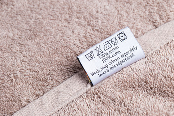 The inscription 100% of cats on a terry towel lying on a pink background