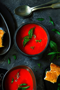 Roasted pepper and tomato soup vegan