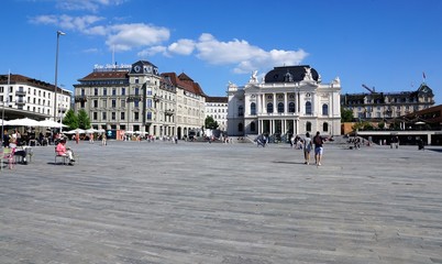 Opernplatz in Zürich in der Schweiz im Sommer