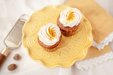Pumpkin cheesecake cupcakes made without gluten or dairy.