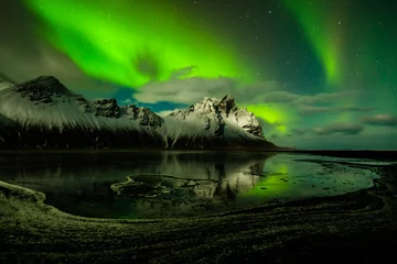 Fototapeten Nordlichter auf der Insel Vestrahorn © Martin