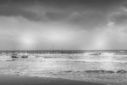 Fototapeta black and white beach on a bad weather day