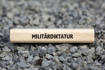 Neutrales Bild auf dem das Wort Militärdiktatur abgebildet ist. Abstrakte Illustration