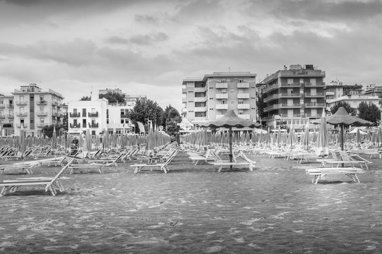 Fototapeta black and white beach on a bad weather day