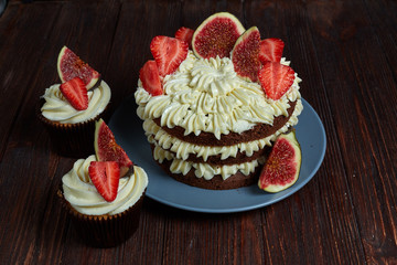 cake with strawberry and  figs