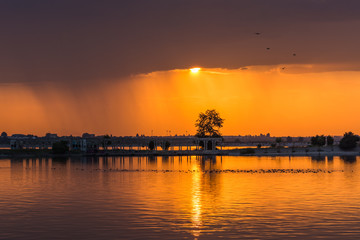 Naklejka premium A Beautiful Rainy Sunset