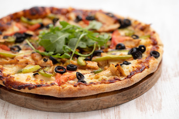 pizza with chicken and olives