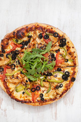 pizza with chicken and olives