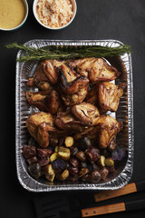 Alas de pollo horneadas con papas nativas