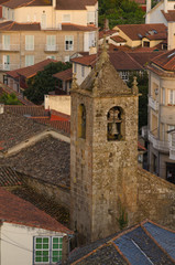 Campanario de la iglesia de San Esteban de Allariz, vista desde el castillo. Ourense, Galicia. España.