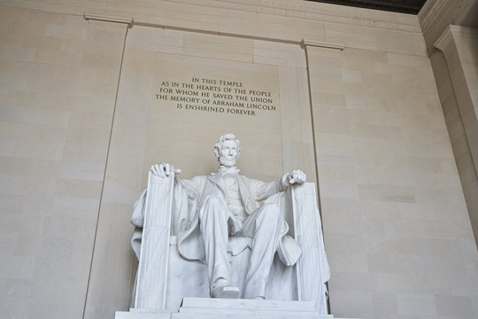 Marble statute of Abraham Lincoln sitting located in Washington DC.