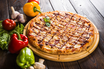 Pizza with onion, bacon and barbecue sauce