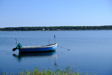 Fototapeta na wymiar blue boat