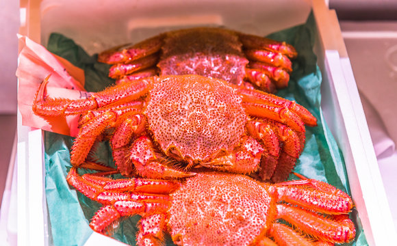 Fresh Alaskan King Crab sell at the Tsukiji Fish Market in Japan