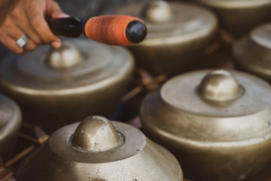 "Cak Lempong" - a small kettle gong which gives its name to an ensemble of four or five talempong, which is present in the different configurations of the Nobat, a ceremonial traditional orchestra.