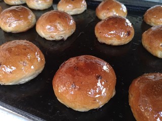 Fresh pastry, round buns on a roasting pan