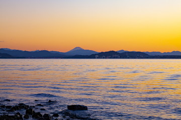 Fototapeta na wymiar 静岡県湖西市から眺める浜名湖と富士山