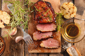 duck fillet with garlic, herb and sauce