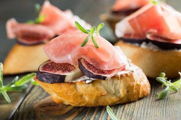 Bruschetta with cream cheese figs and prosciutto