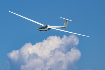 Aliante in volo © Nikokvfrmoto