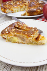 part de gâteau aux pommes